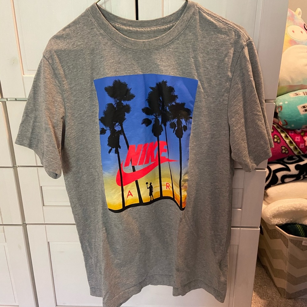 grey nike shirt